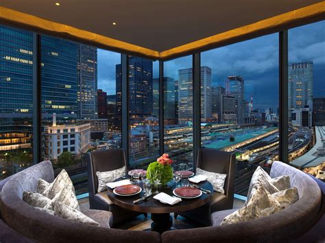 marunouchi four seasons.